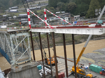 復旧工事の進む折立橋