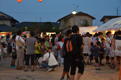 露店で賑わう会場