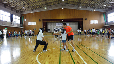 指導する太田選手