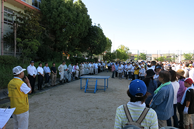 小学校に集合