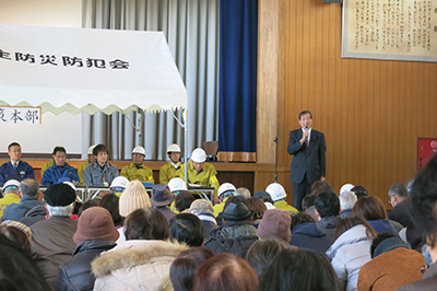 挨拶する荻田県議