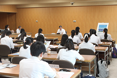 県議会の概要について説明