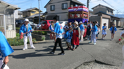 山車を曳く