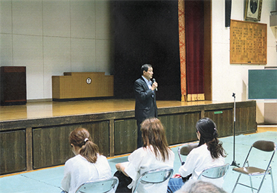 懇談会にて挨拶