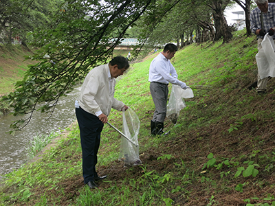 仲川市長と共に清掃