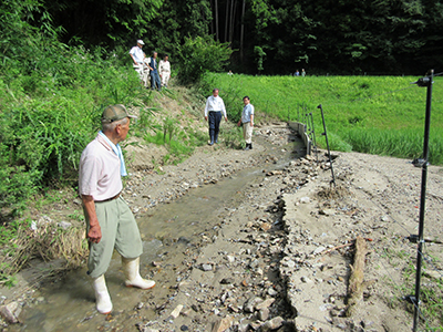 水田に溢れる土砂