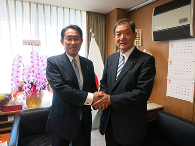 岸田政調会長と