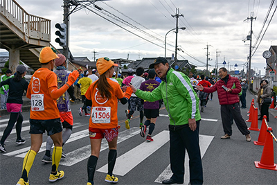 沿道で応援