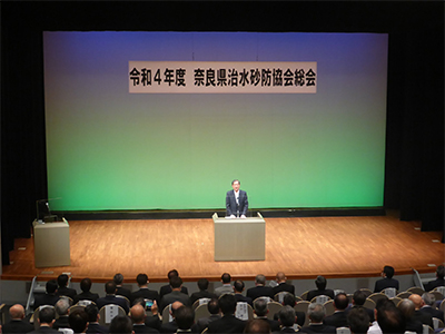 県議会を代表して祝辞