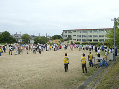 大安寺西小学校に集まられた皆さん