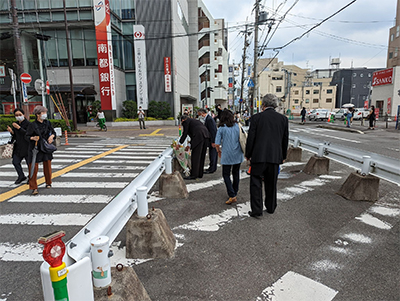 西大寺駅前の現地にて