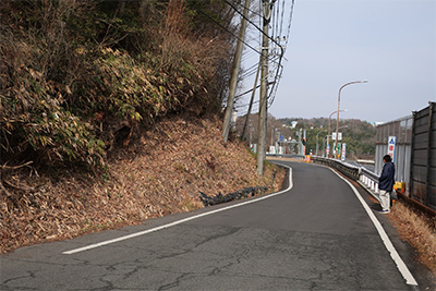 狭隘な道路
